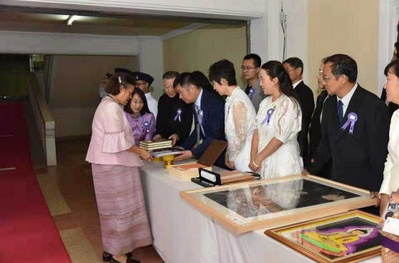 De Lu An won the design bidding of international competition of Thailand Cultural Center, and was granted an audience with Her Royal Highness Shilintong the Princess of Thailand.